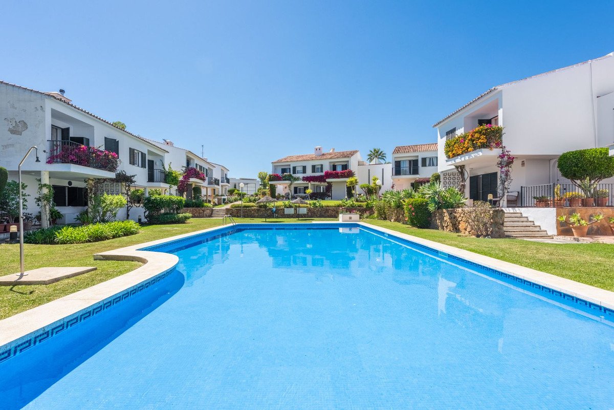 3 Bed بيت مدينة in Atalaya في Atalaya, تاون هاوس