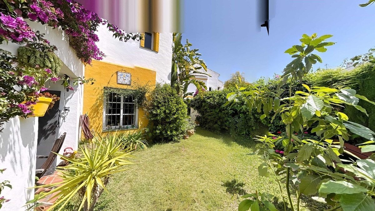 5 Bed Halfvrijstaand Huis in Atalaya in Atalaya, 