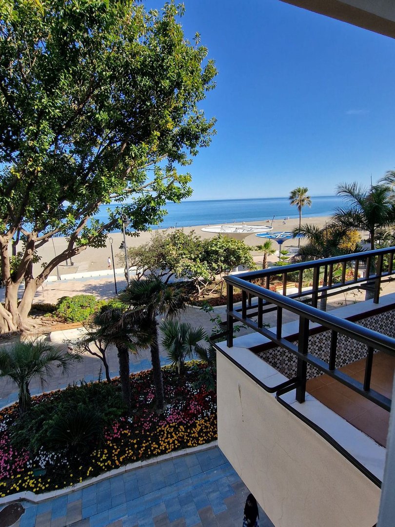 1 Bed شقة في الطابق الأوسط in Estepona في Estepona, شقة