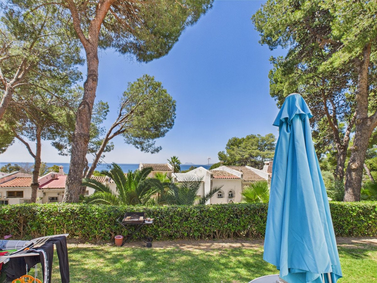 1 Bed Bottenvåningslägenhet in Estepona i Estepona, 