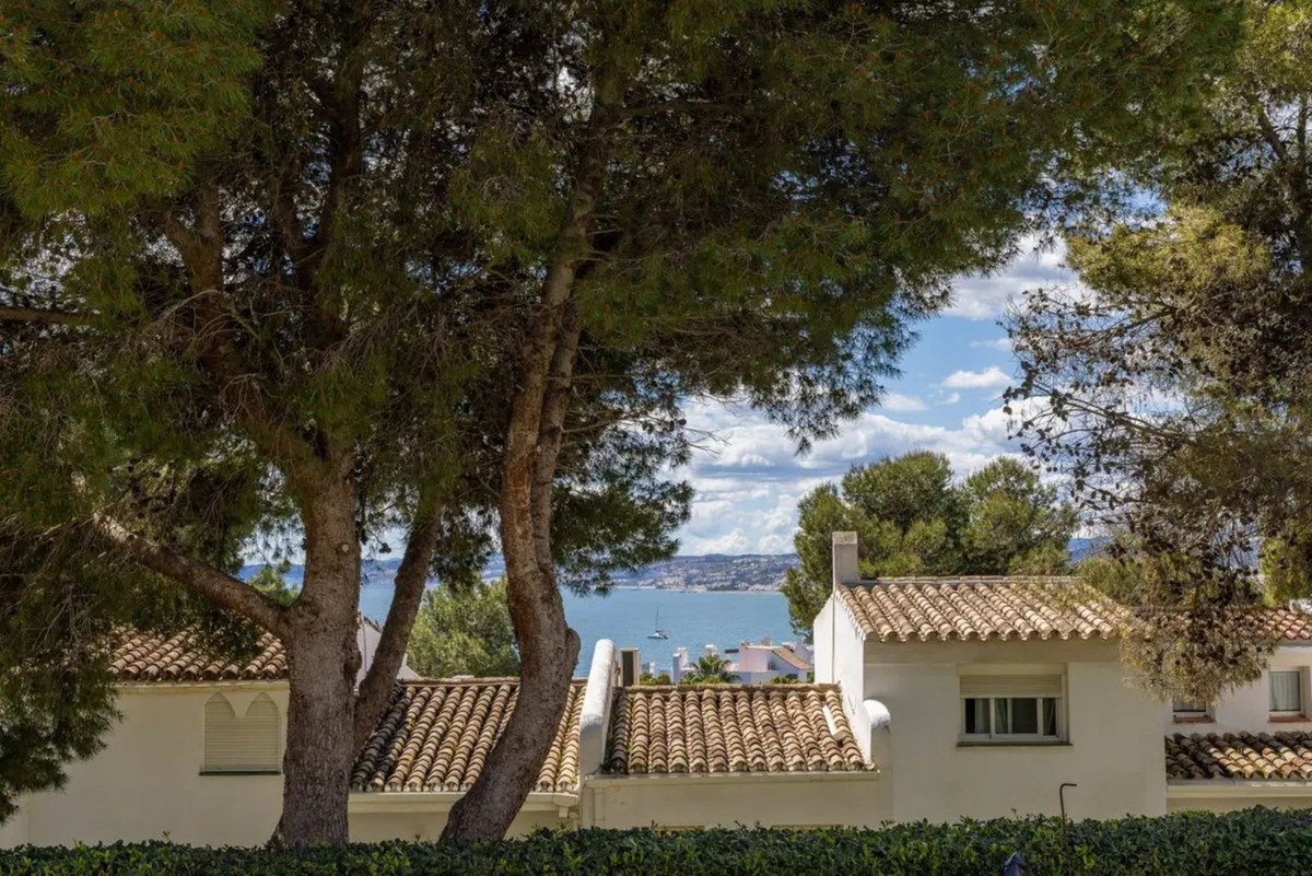 1 Bed Bottenvåningslägenhet in Estepona i Estepona, 