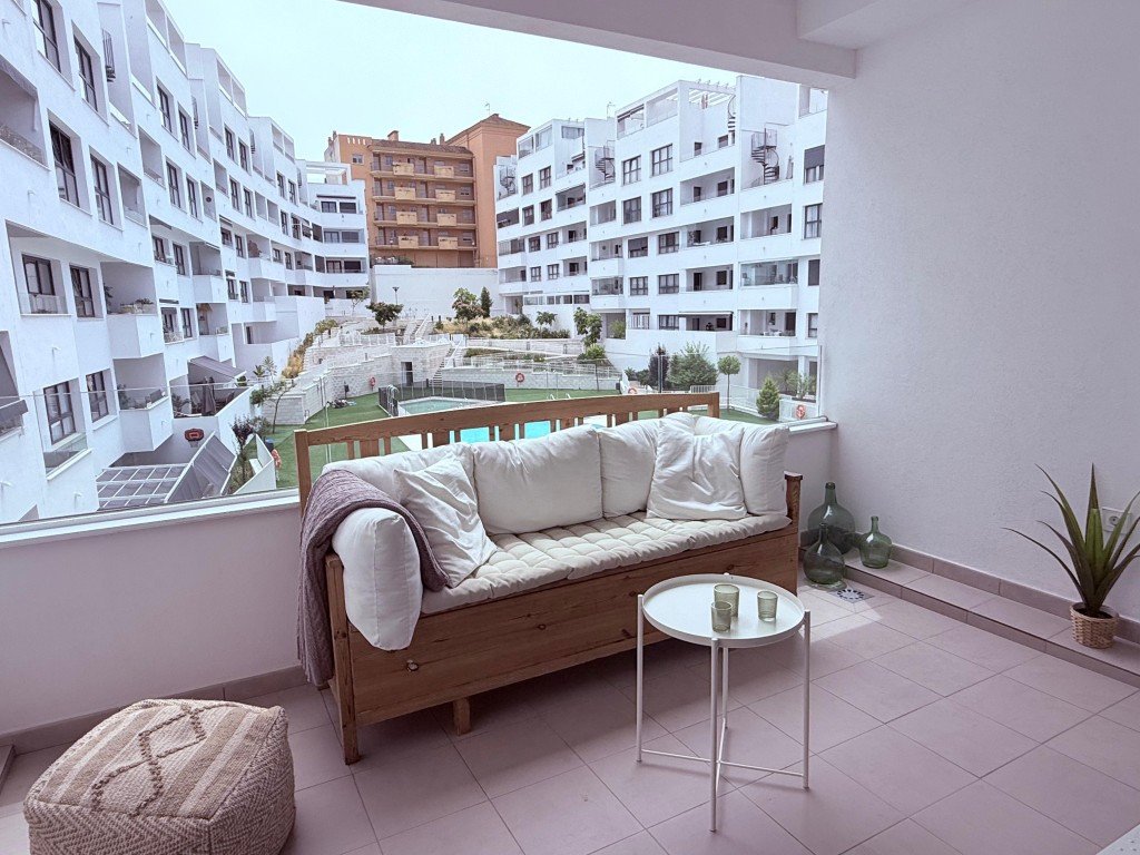 2 Bed Apartamento en planta intermedia in Estepona en Estepona, 