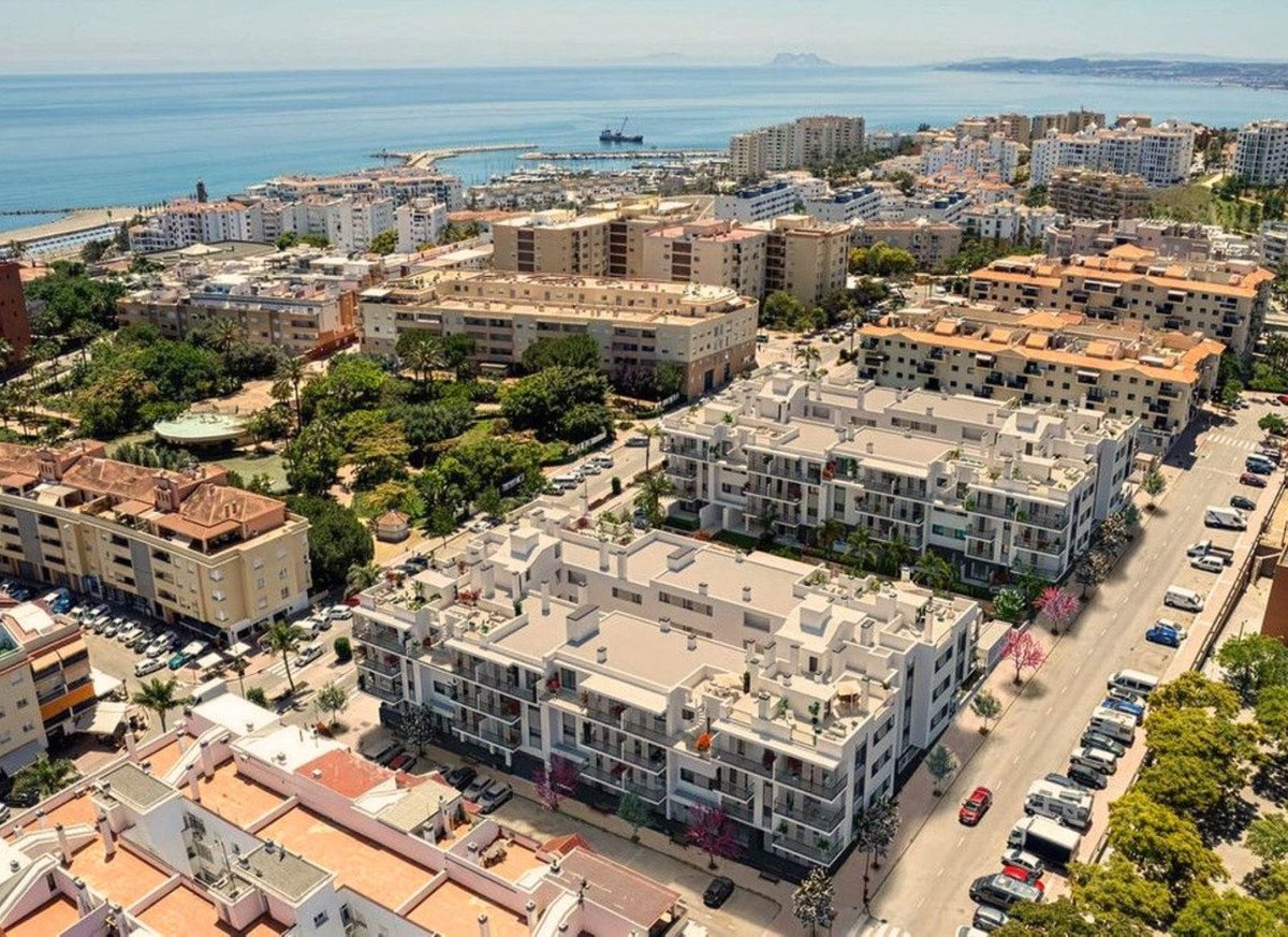 2 Bed Mellanvåningslägenhet in Estepona i Estepona, Lägenhet