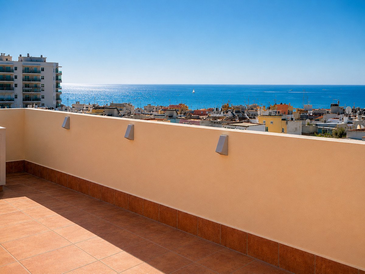 2 Bed Апартамент на среден етаж in Estepona в Estepona, 