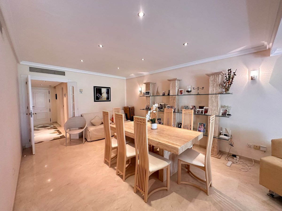 2 Bed Апартамент на партера in Estepona в Estepona, 