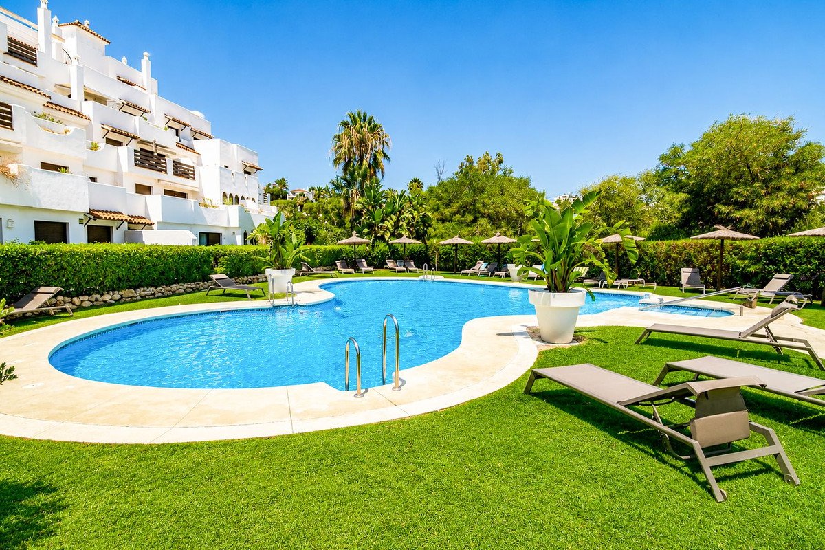 2 Bed شقة في الطابق الأرضي in Estepona في Estepona, شقة