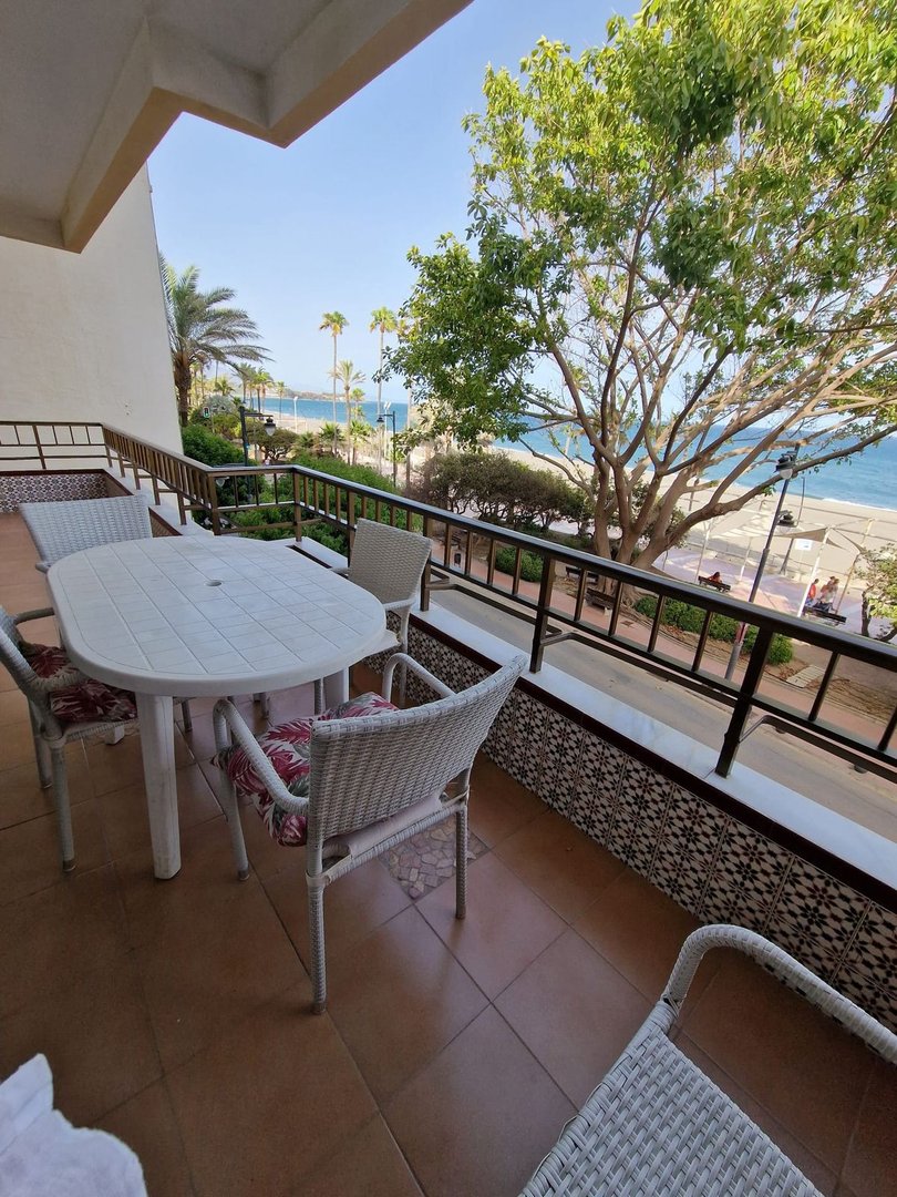 2 Bed شقة في الطابق الأوسط in Estepona في Estepona, شقة سكنية