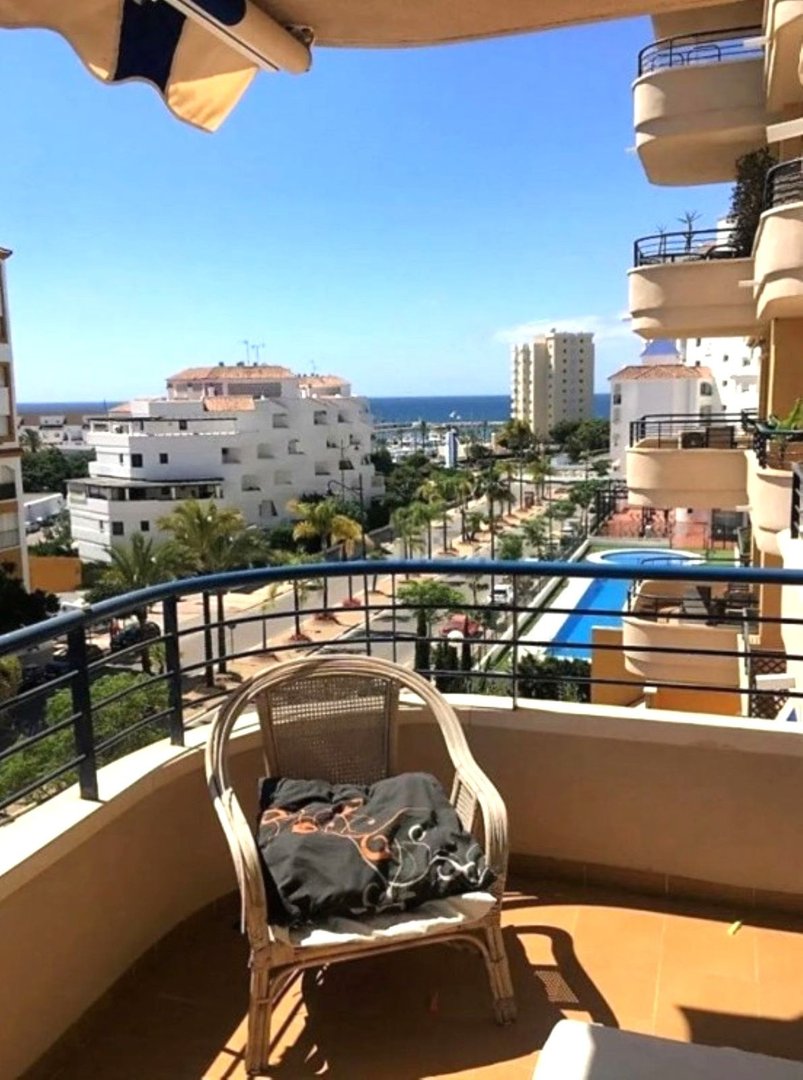 2 Bed Mellanvåningslägenhet in Estepona i Estepona, 