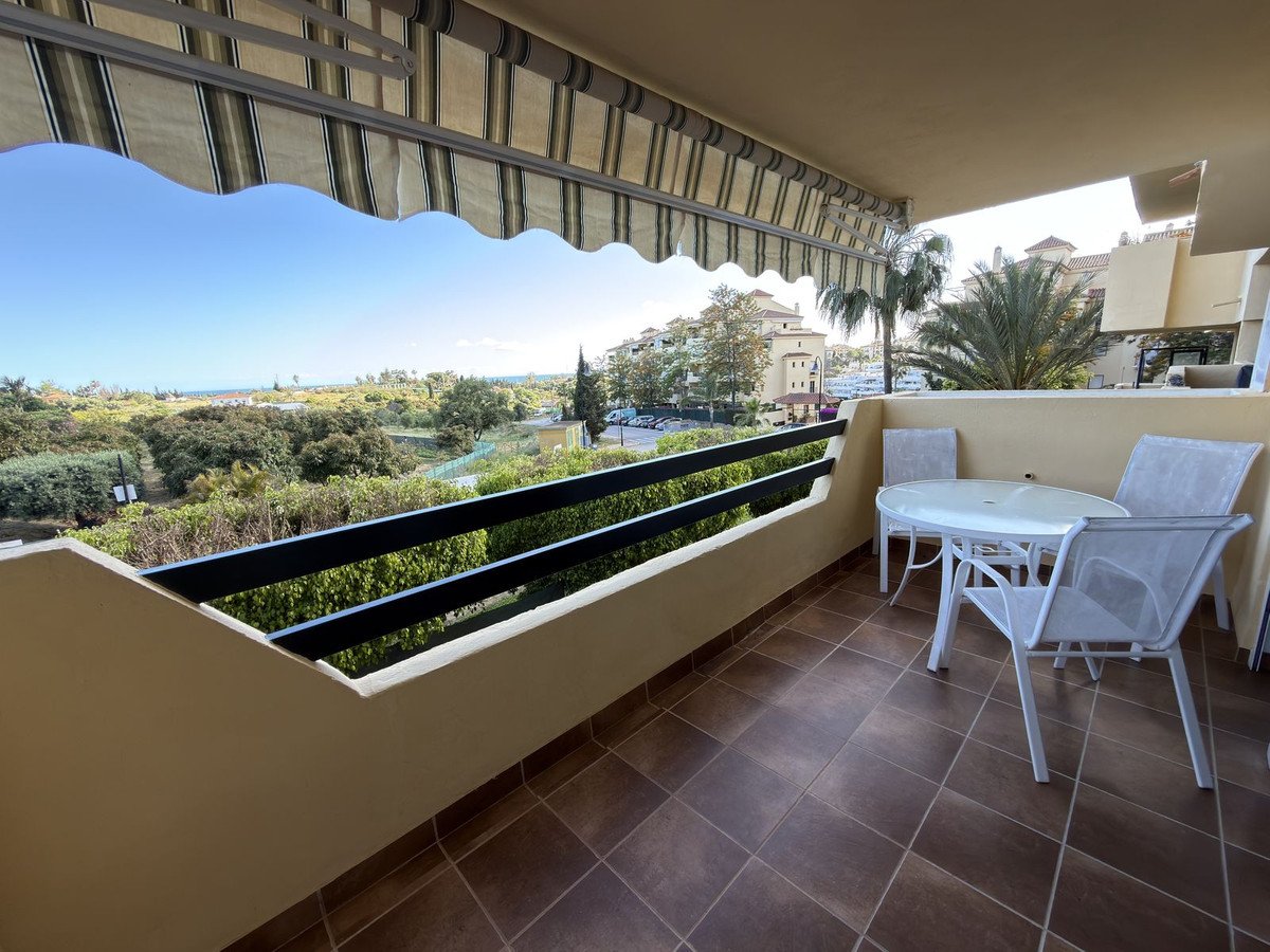 2 Bed Apartamento en planta intermedia in Estepona en Estepona, Apartamento