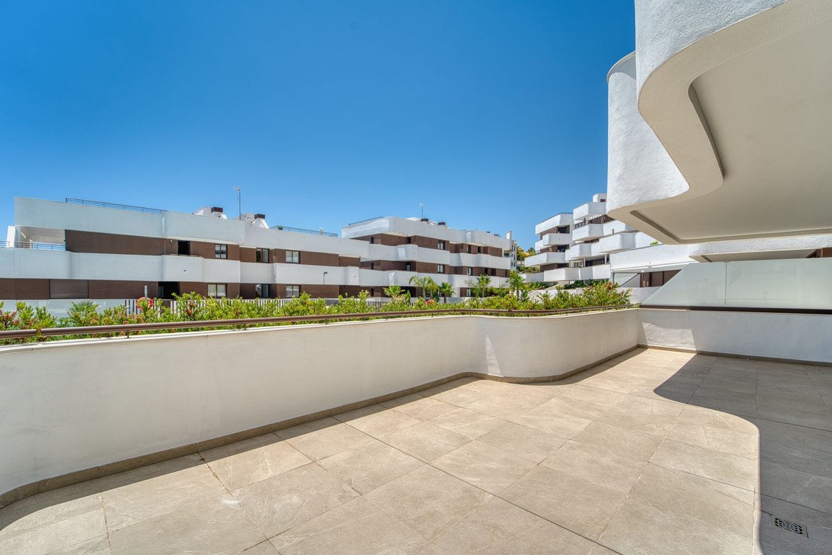 2 Bed شقة في الطابق الأرضي in Estepona في Estepona, شقة