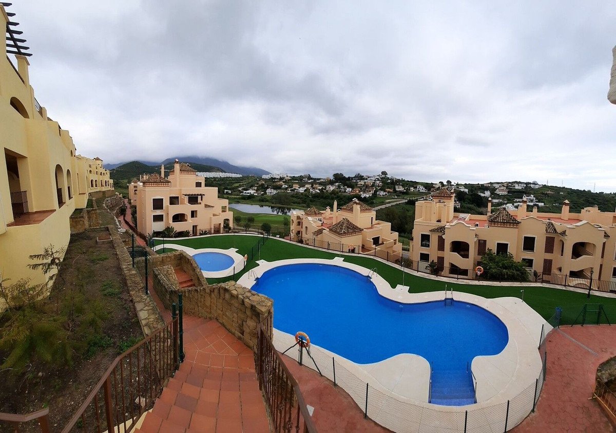 2 Bed Mellanvåningslägenhet in Estepona i Estepona, Lägenhet