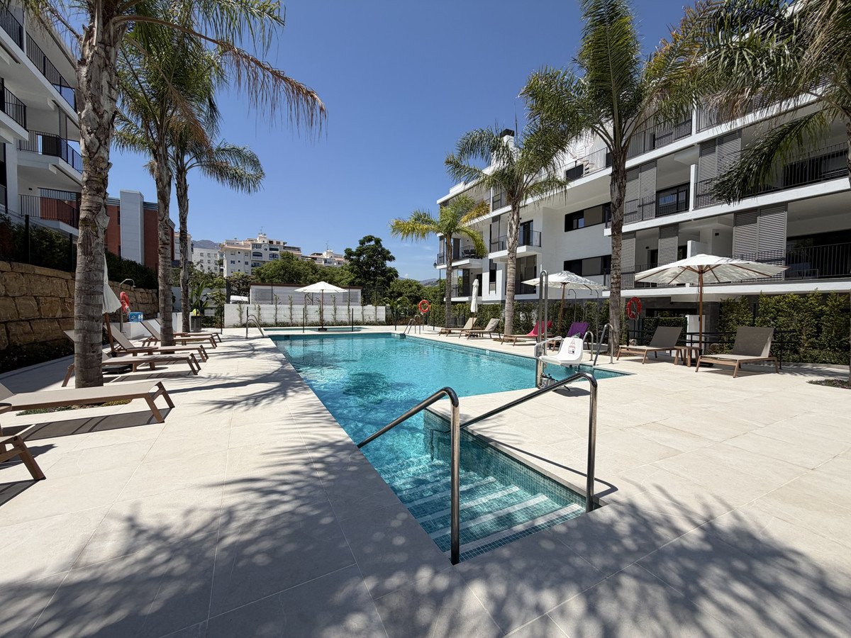 2 Bed Apartamento en planta intermedia in Estepona en Estepona, 