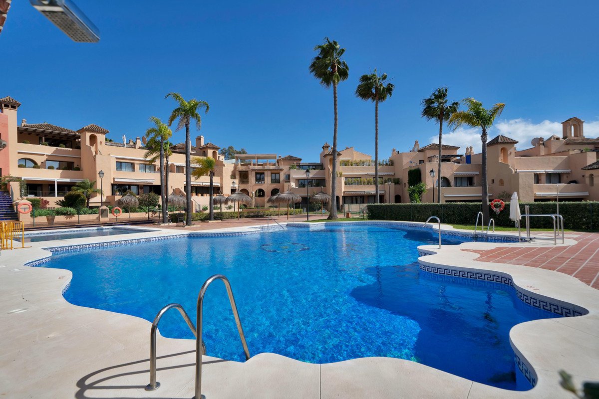 2 Bed شقة في الطابق الأرضي in Estepona في Estepona, شقة