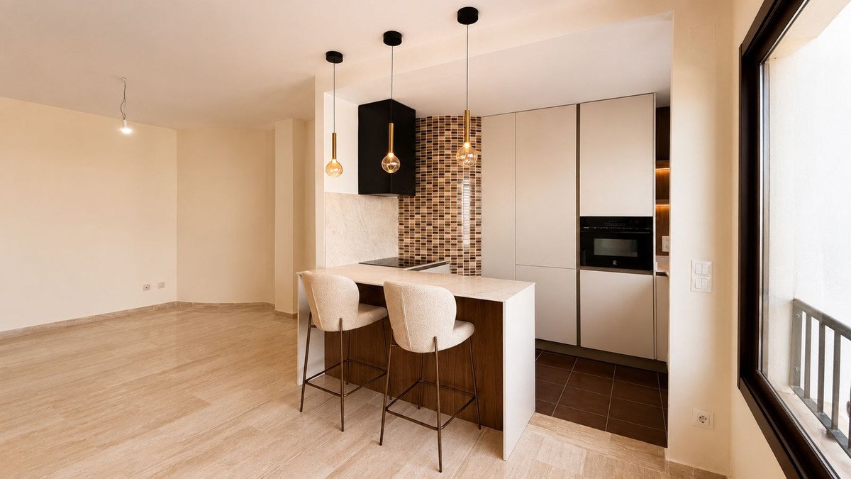 2 Bed شقة في الطابق الأوسط in Estepona في Estepona, شقة
