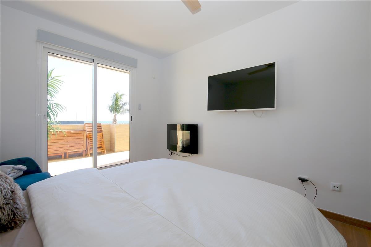 2 Bed Apartamento en planta intermedia in Estepona en Estepona, 