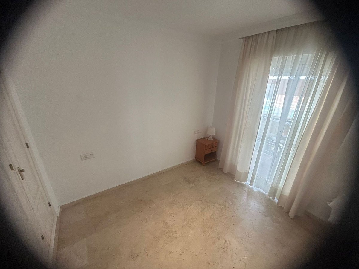 2 Bed Mellanvåningslägenhet in Estepona i Estepona, Lägenhet