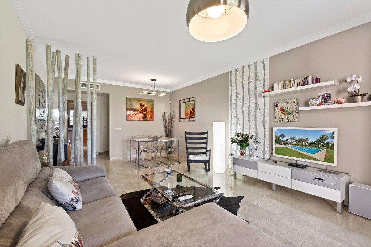 2 Bed Begane Grond Appartement in Estepona in Estepona, 