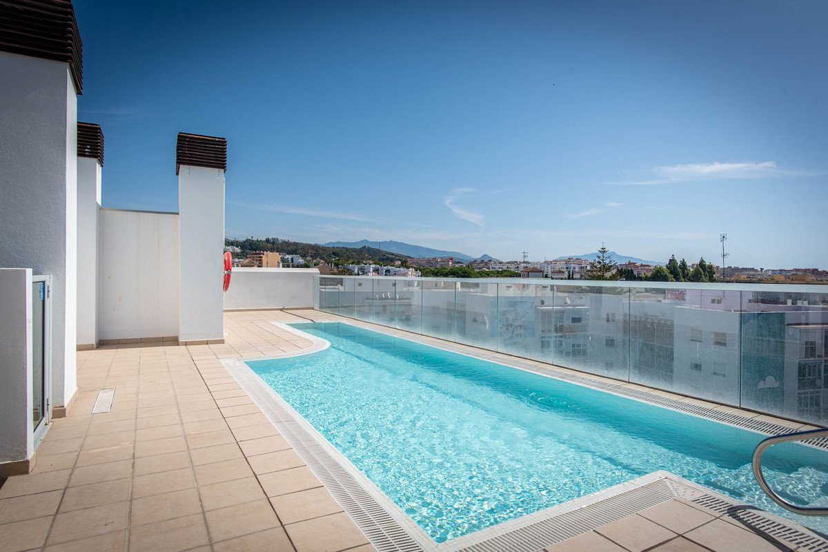 2 Bed Apartamento en planta intermedia in Estepona en Estepona, 