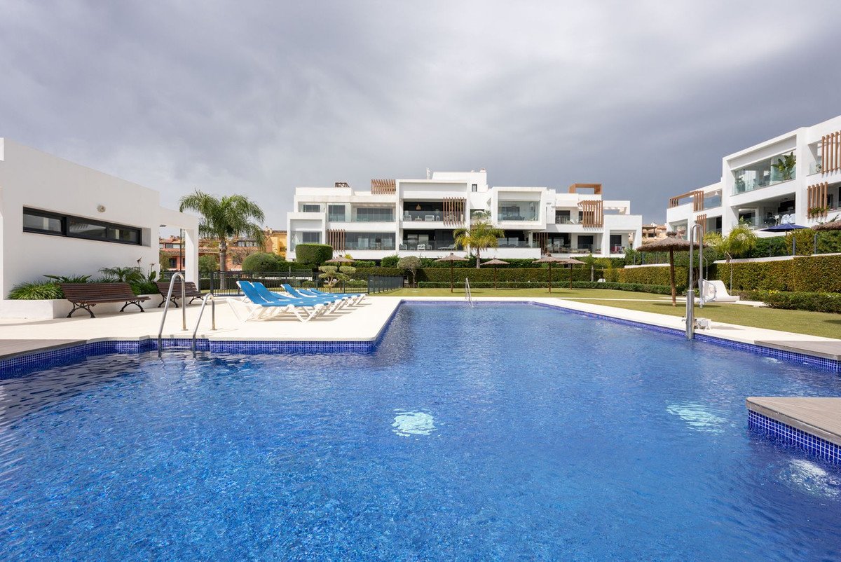 2 Bed شقة في الطابق الأوسط in Estepona في Estepona, شقة