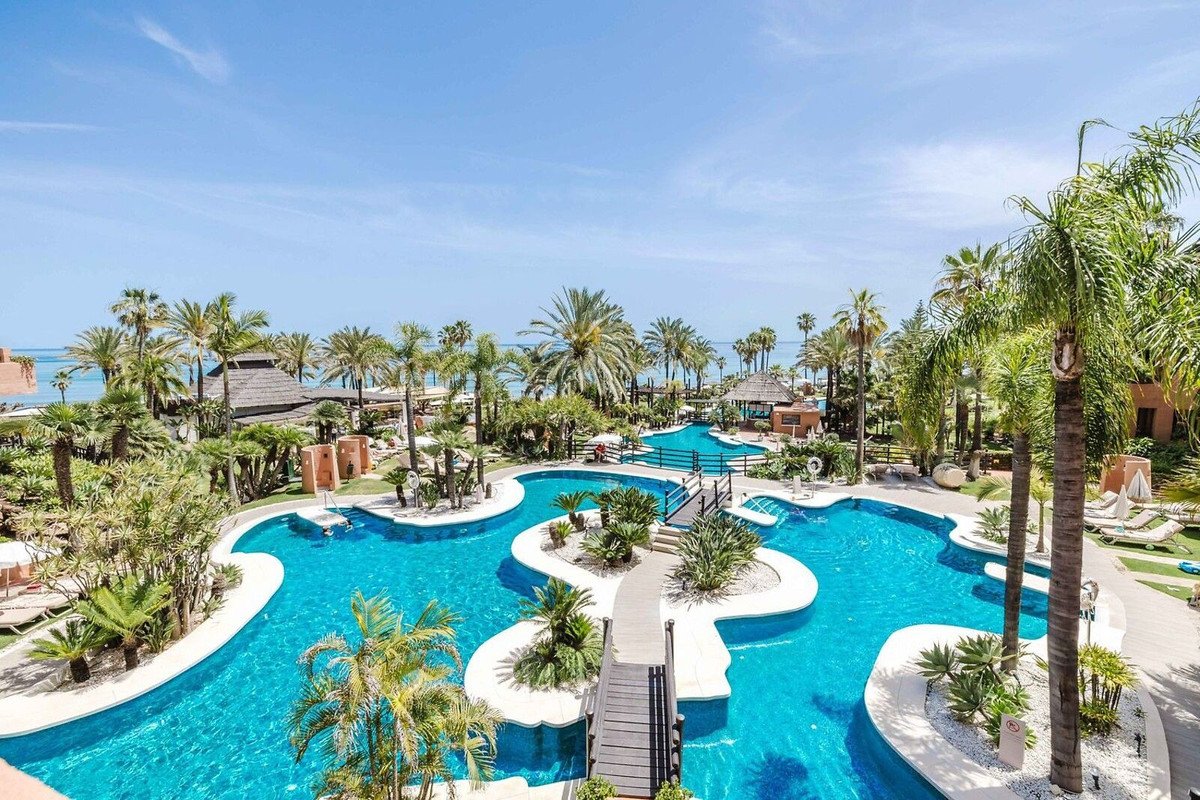 2 Bed شقة في الطابق الأوسط in Estepona في Estepona, شقة