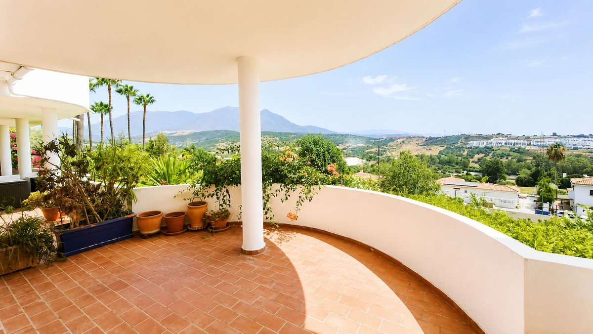 2 Bed شقة في الطابق الأرضي in Estepona في Estepona, 
