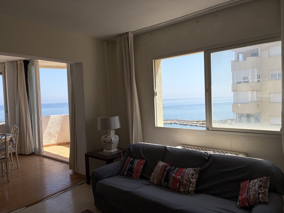 2 Bed Apartamento en planta intermedia in Estepona en Estepona, 