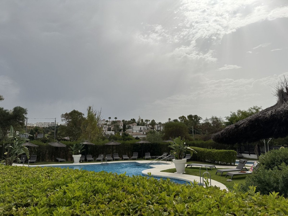 2 Bed شقة في الطابق الأوسط in Estepona في Estepona, شقة