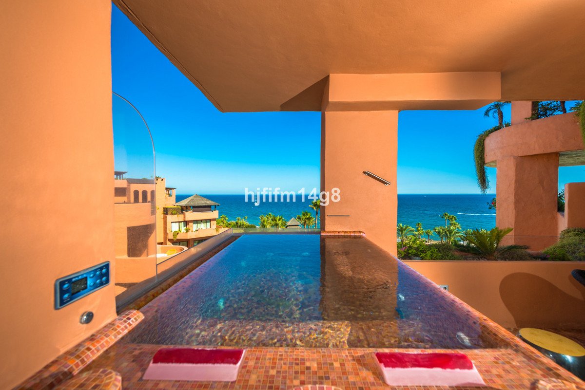 2 Bed Tussenverdieping Appartement in Estepona in Estepona, 