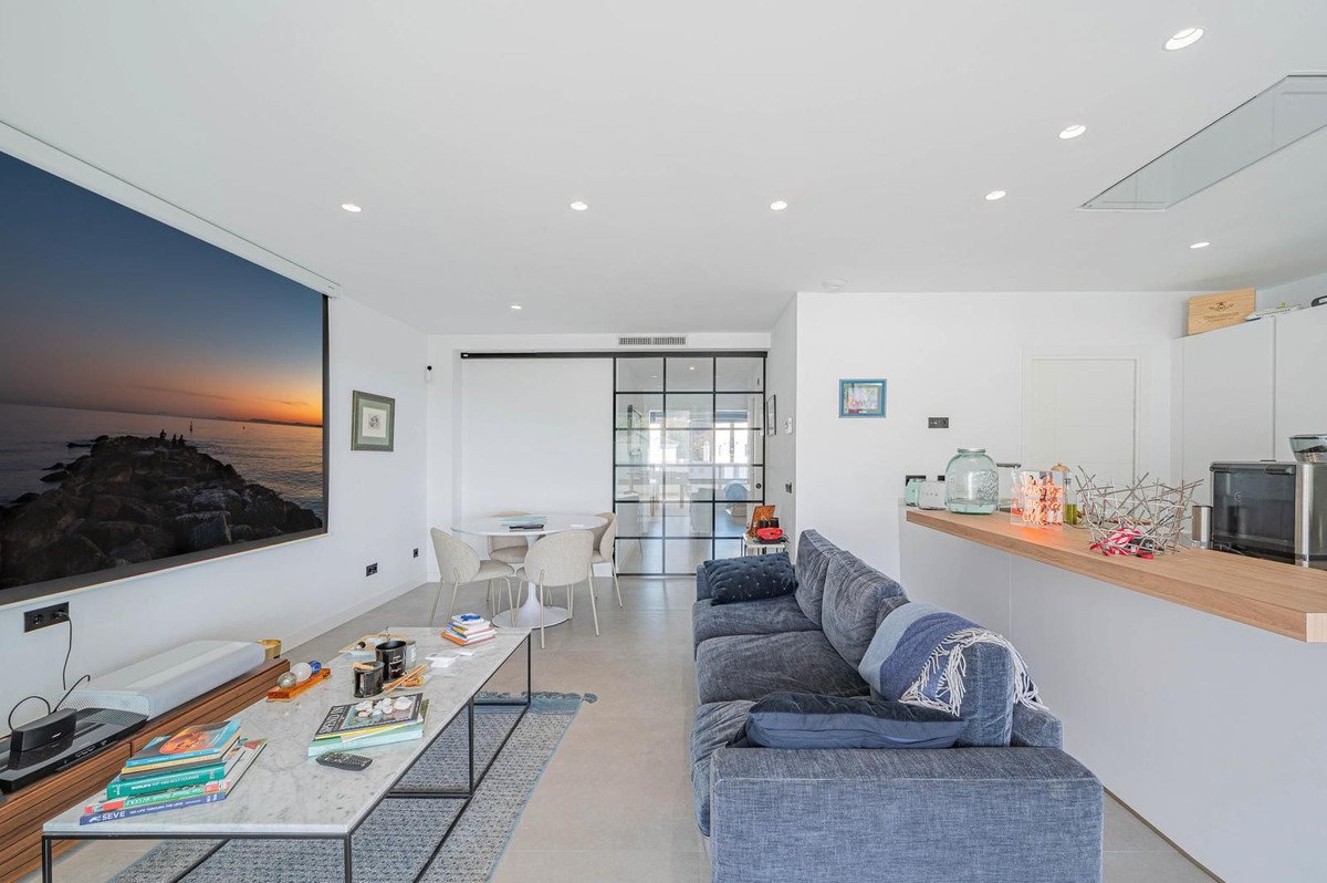 2 Bed Apartamento en planta intermedia in Estepona en Estepona, 