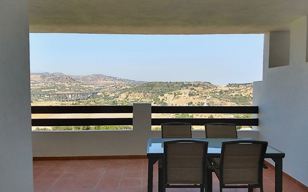 2 Bed Apartamento en planta intermedia in Estepona en Estepona, 