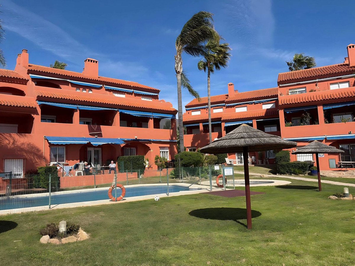 2 Bed Bottenvåningslägenhet in Estepona i Estepona, Lägenhet