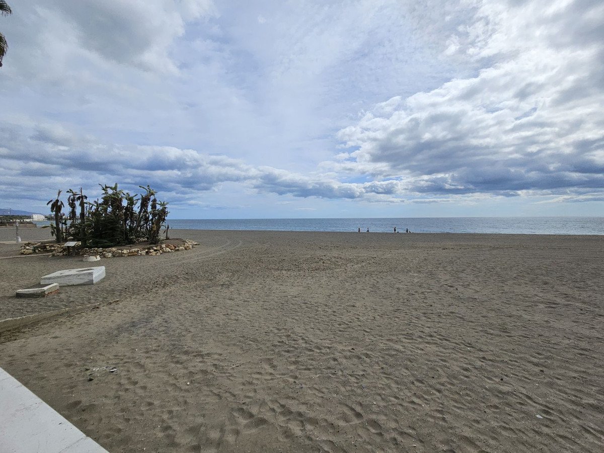 2 Bed شقة في الطابق الأوسط in Estepona في Estepona, شقة
