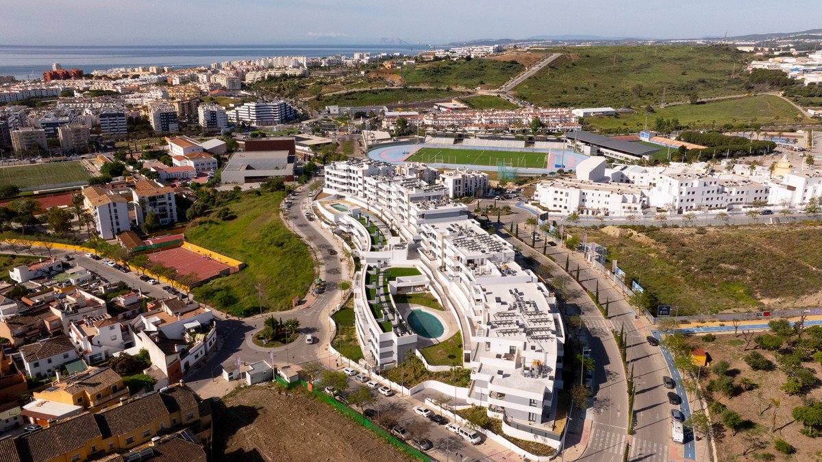 2 Bed شقة في الطابق الأرضي in Estepona في Estepona, 