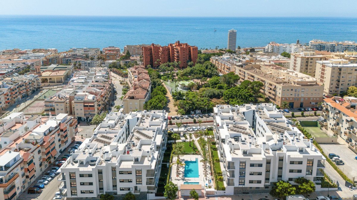 2 Bed شقة في الطابق الأوسط in Estepona في Estepona, شقة