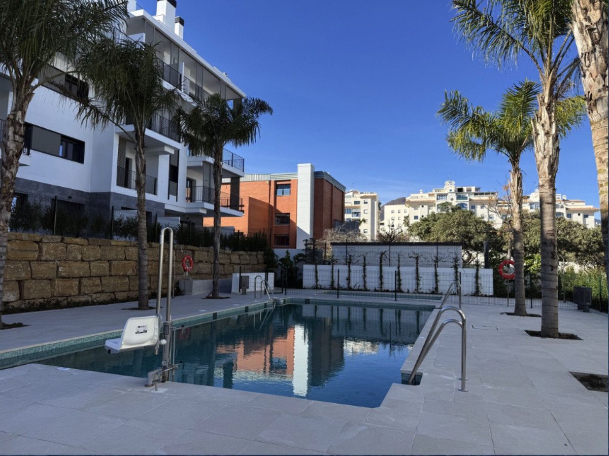 2 Bed Apartamento en planta intermedia in Estepona en Estepona, 