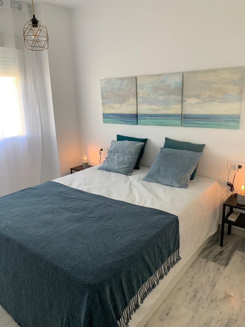 2 Bed Apartamento en planta intermedia in Estepona en Estepona, 