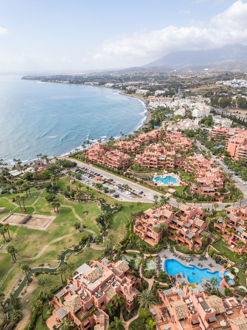 3 Bed شقة في الطابق الأوسط in Estepona في Estepona, شقة