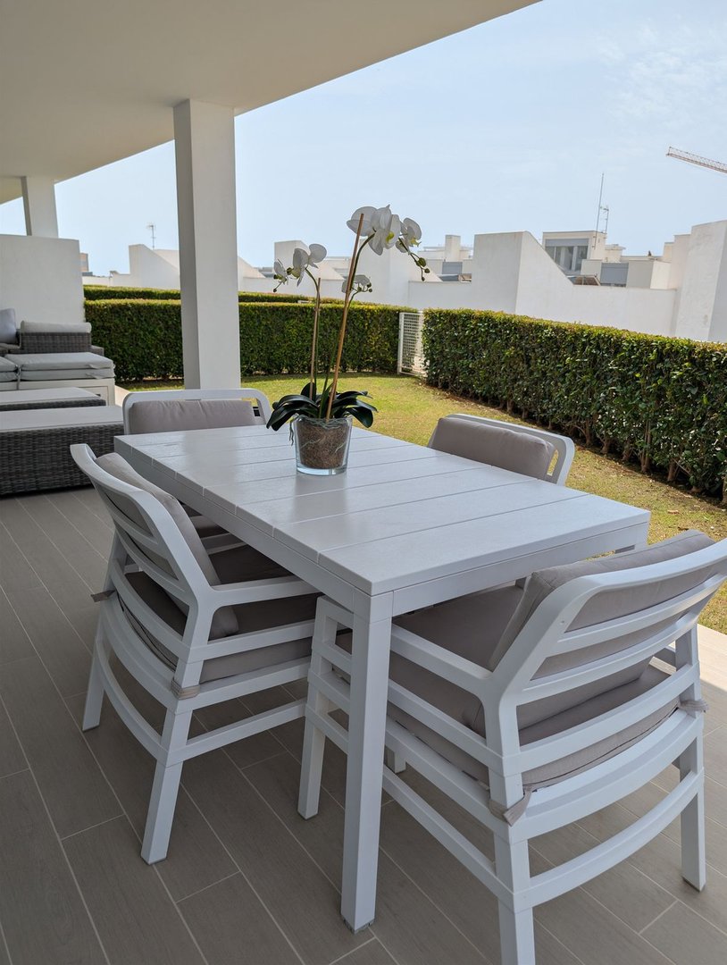 3 Bed شقة في الطابق الأرضي in Estepona في Estepona, 