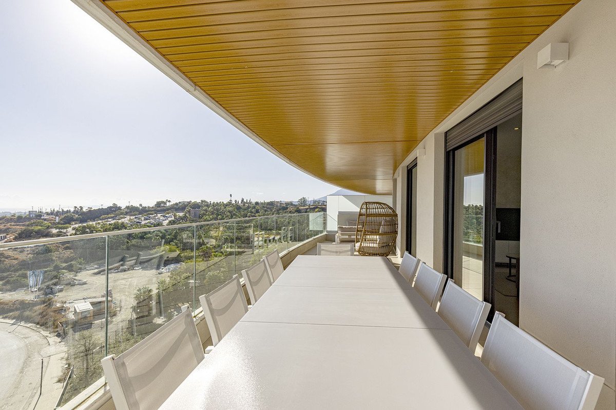 3 Bed Apartamento en planta intermedia in Estepona en Estepona, 