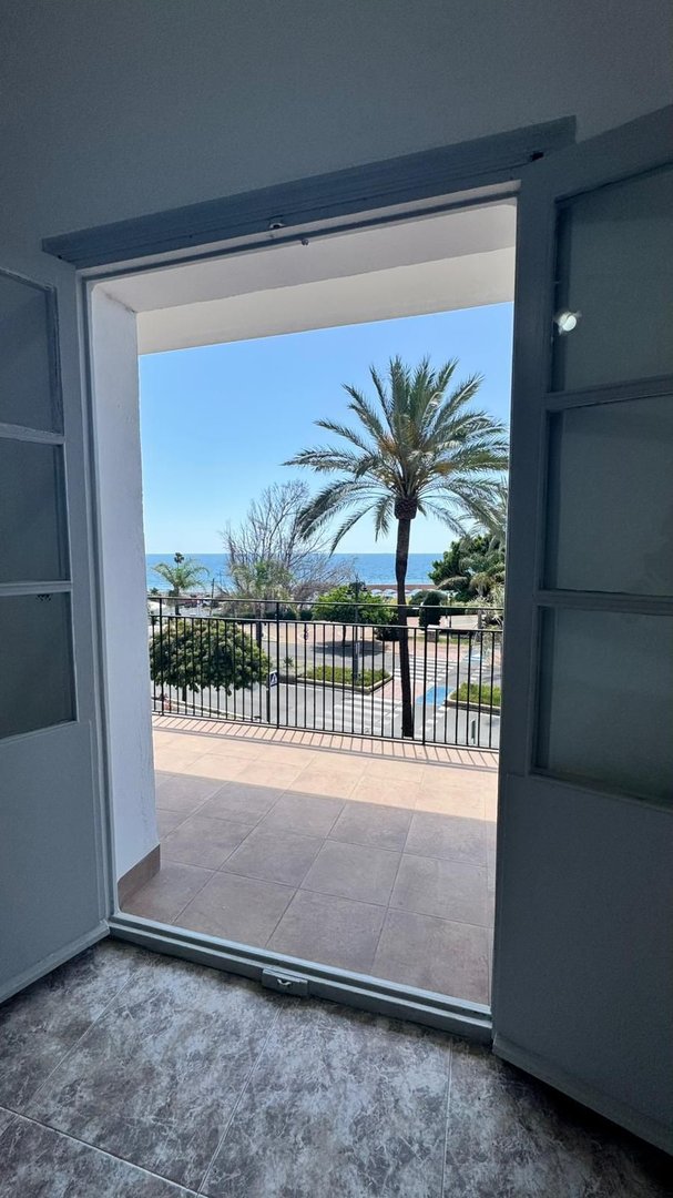 3 Bed شقة في الطابق الأوسط in Estepona في Estepona, شقة