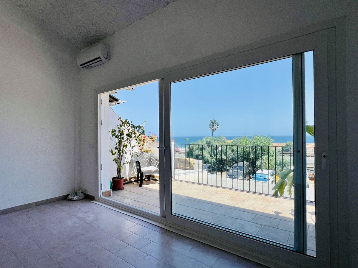 3 Bed Mellanvåningslägenhet in Estepona i Estepona, 