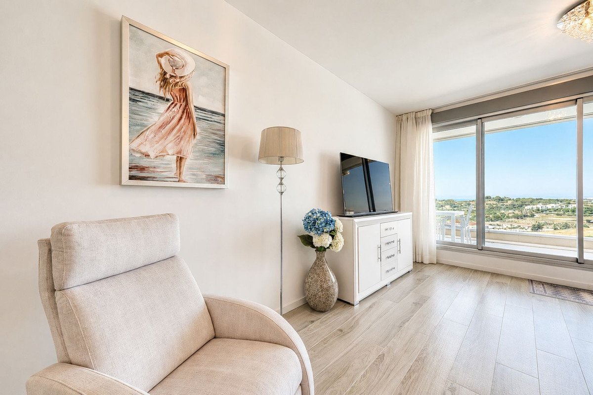 3 Bed شقة في الطابق الأوسط in Estepona في Estepona, شقة