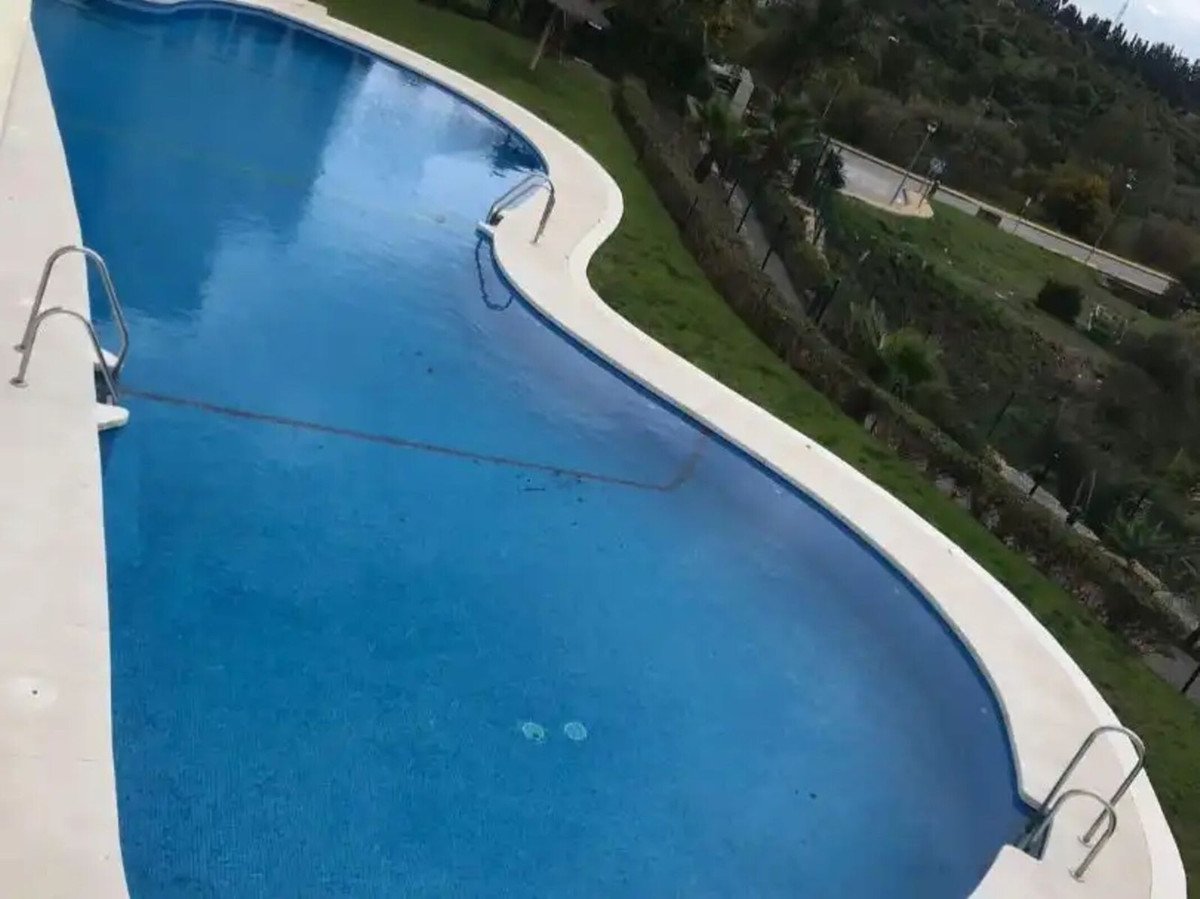 3 Bed Tussenverdieping Appartement in Estepona in Estepona, 