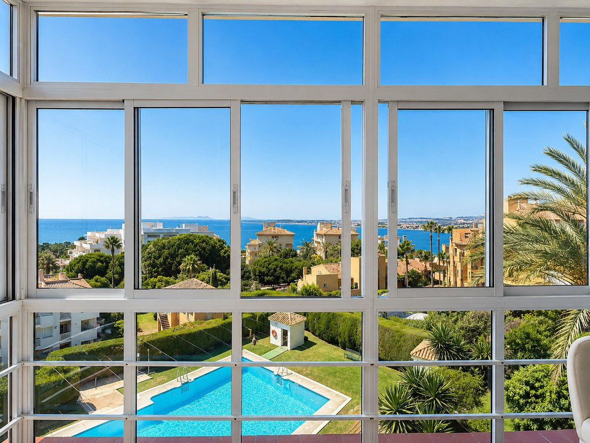 3 Bed شقة في الطابق الأوسط in Estepona في Estepona, شقة