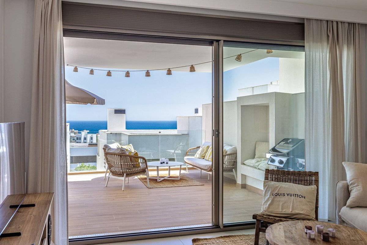 3 Bed شقة في الطابق الأوسط in Estepona في Estepona, شقة