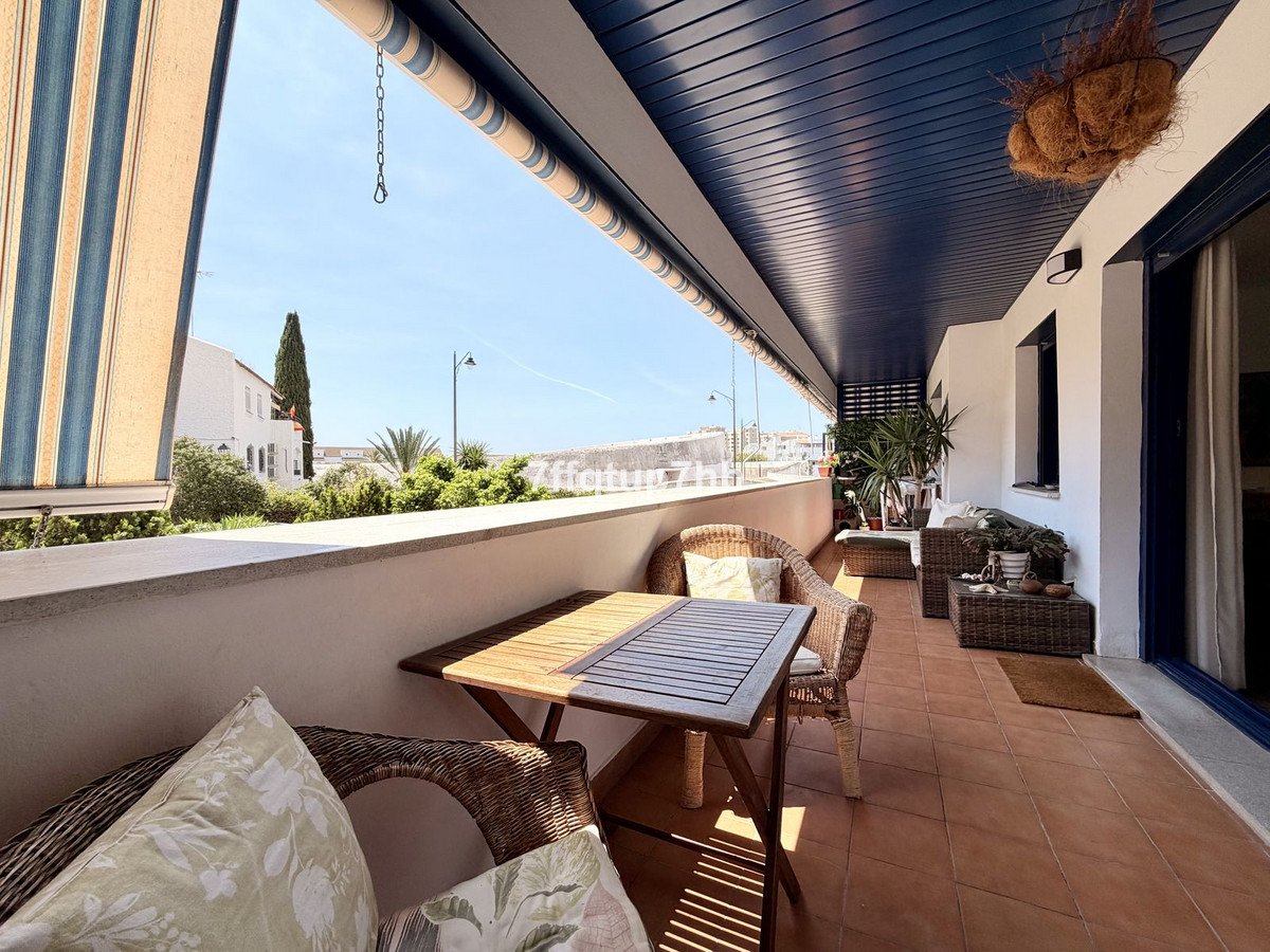3 Bed شقة في الطابق الأرضي in Estepona في Estepona, شقة