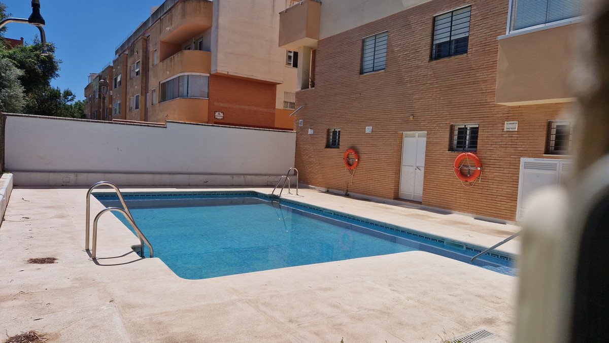 3 Bed Appartement étage intermédiaire in Estepona à Estepona, Appartement
