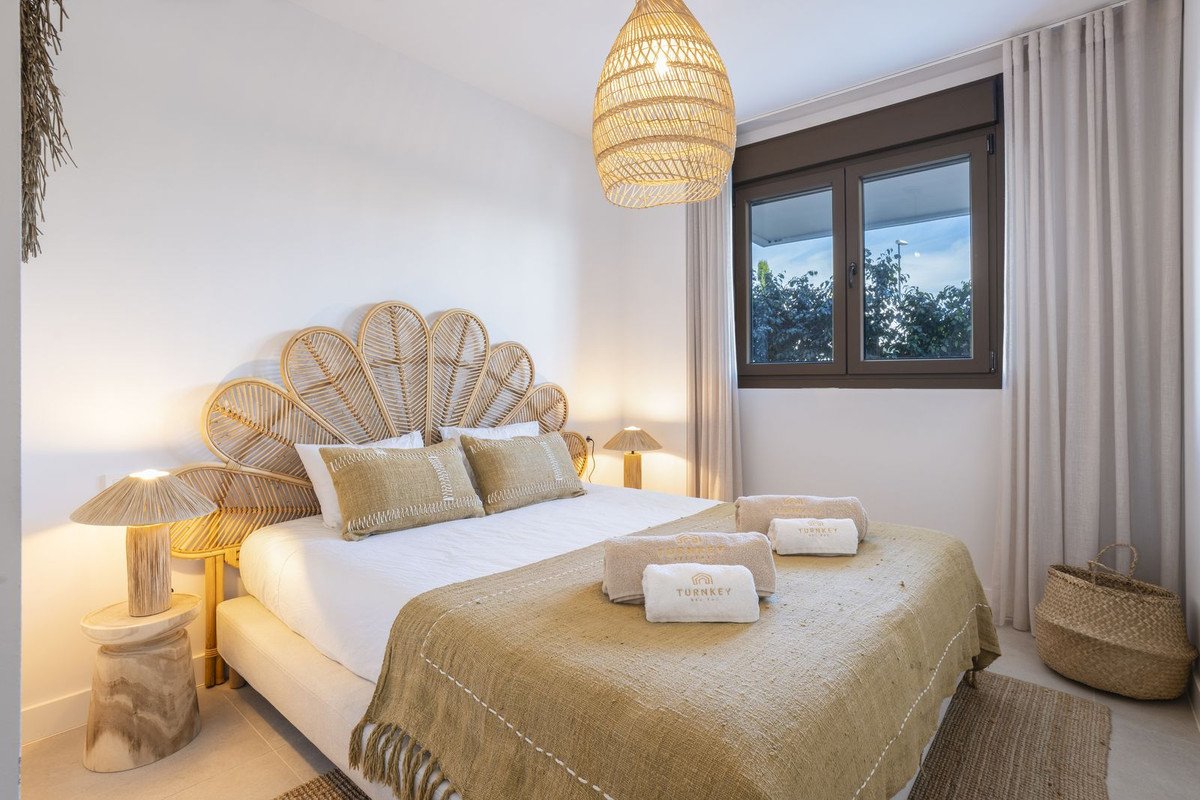 3 Bed شقة في الطابق الأرضي in Estepona في Estepona, 