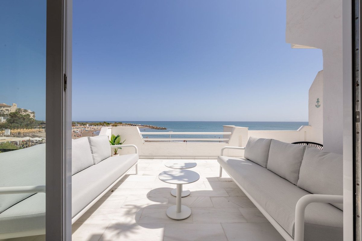 3 Bed Tussenverdieping Appartement in Estepona in Estepona, 