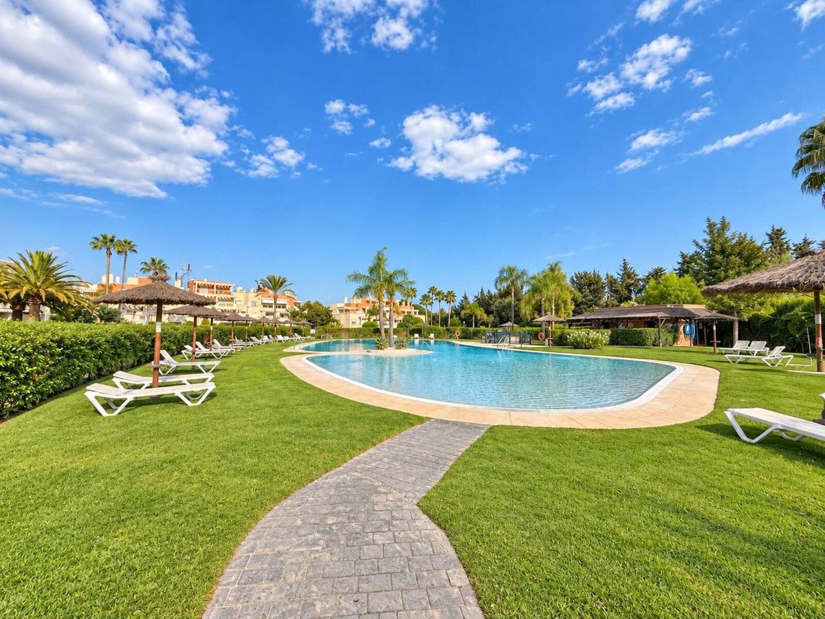 3 Bed Middle Floor Apartment in Estepona